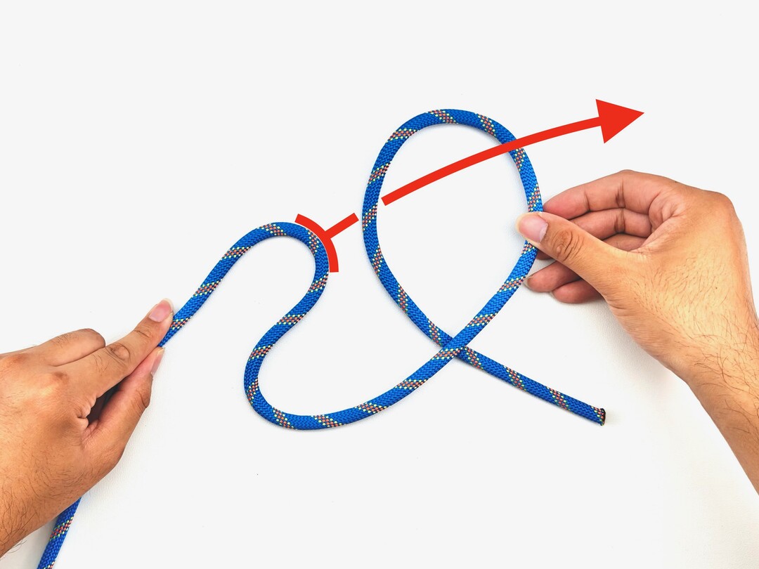 Step 1 of tying the Ashley Stopper knot - detailed visual instruction