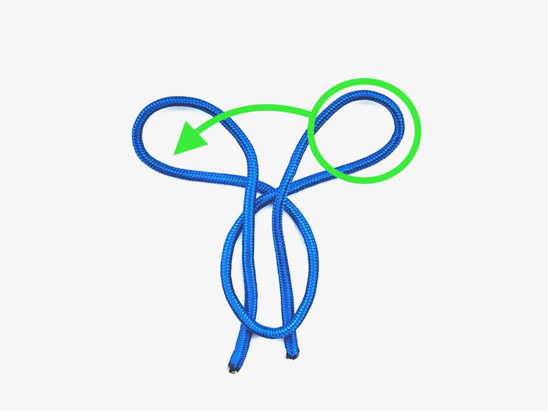 Step 3 of tying the Bottle Sling (Bight) knot - detailed visual instruction
