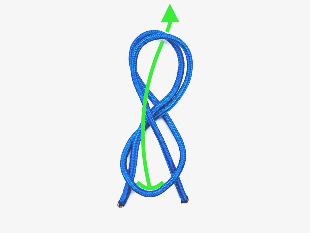 Step 4 of tying the Bottle Sling (Bight) knot - detailed visual instruction