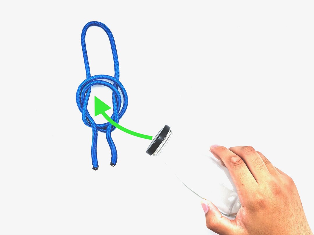 Step 6 of tying the Bottle Sling (Bight) knot - detailed visual instruction