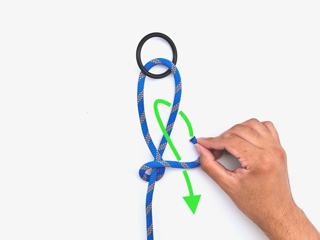 Step 3 of tying the Buntline Hitch knot - detailed visual instruction