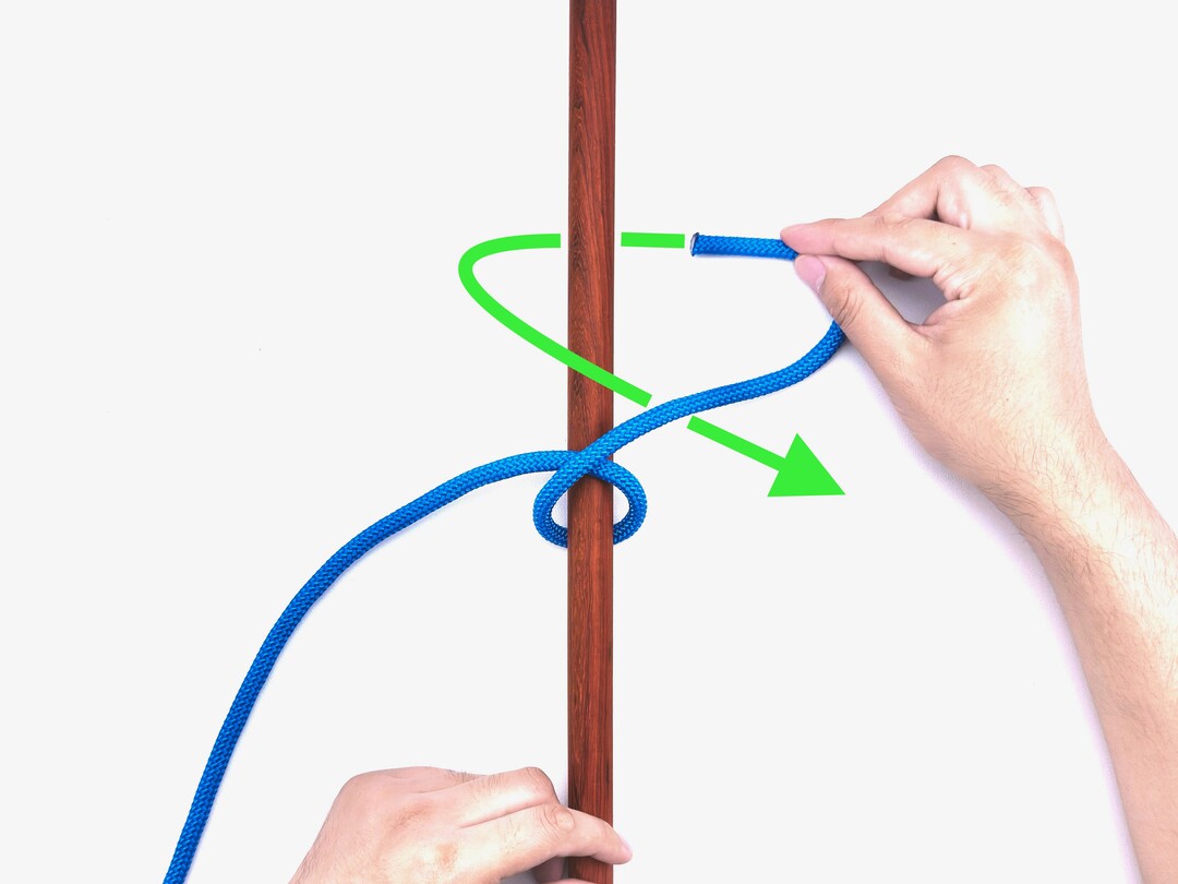 Step 2 of tying the Clove Hitch (Rope End) knot - detailed visual instruction