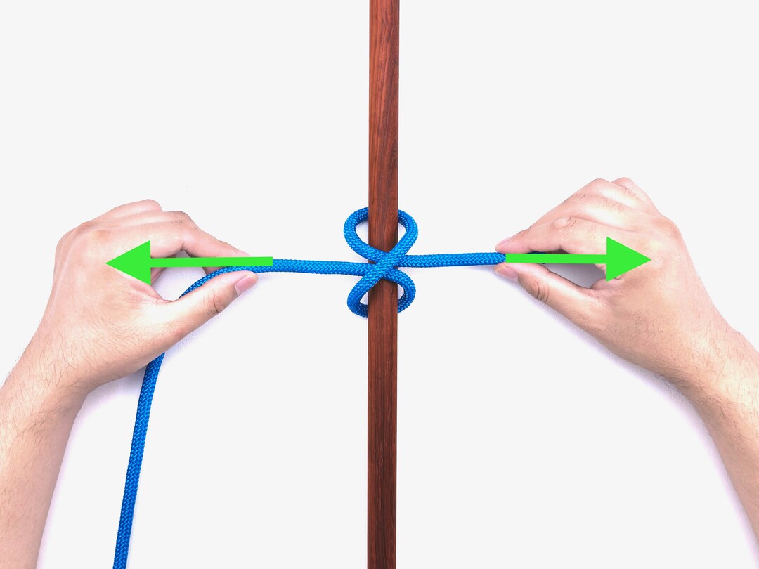 Step 3 of tying the Clove Hitch (Rope End) knot - detailed visual instruction