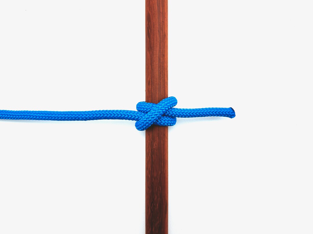 Clove Hitch (Rope End) - Complete knot tying instructions