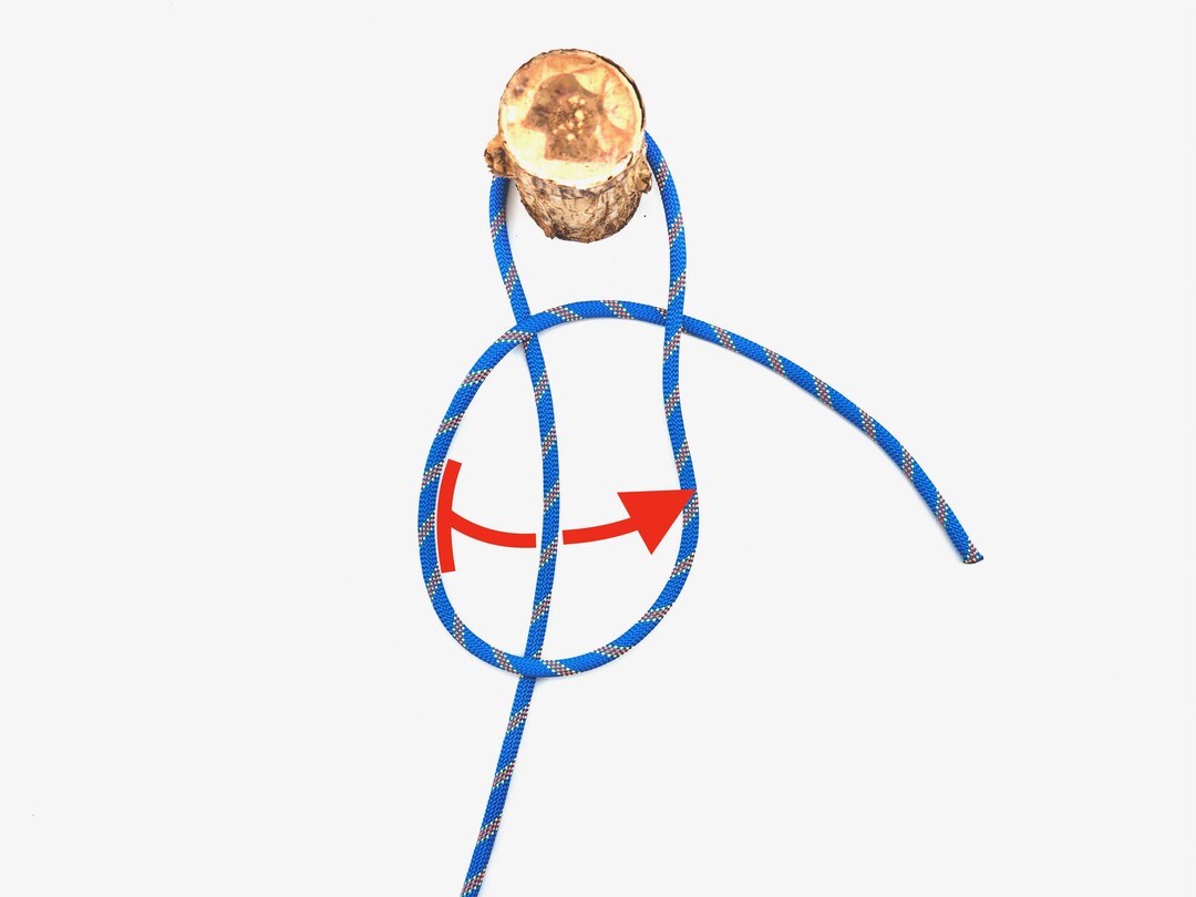 Step 2 of tying the Farrimond Friction Hitch knot - detailed visual instruction
