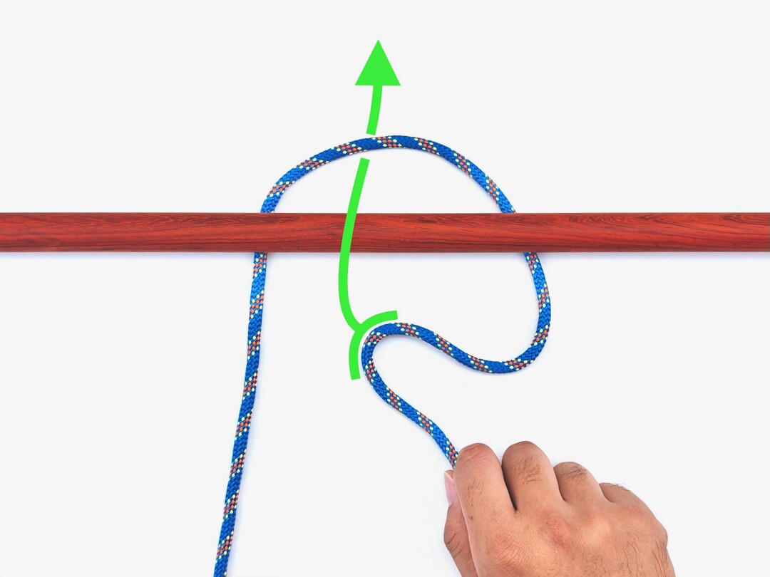 Step 1 of tying the Highwayman's Hitch knot - detailed visual instruction
