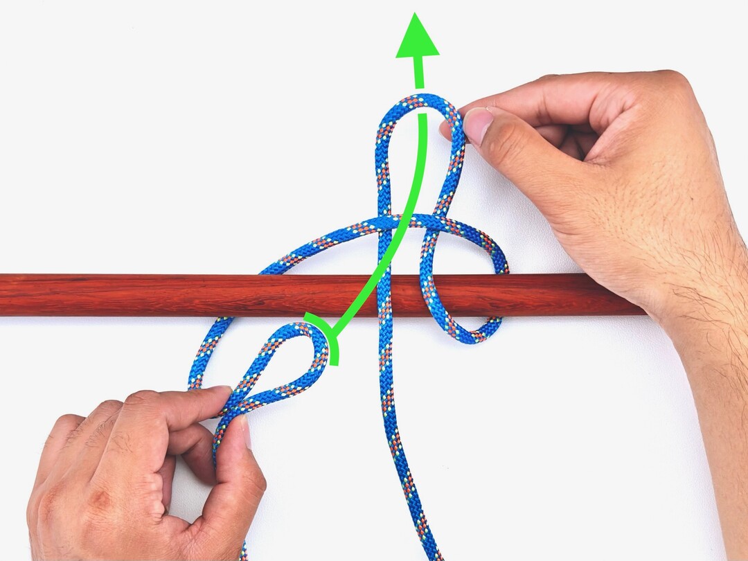 Step 3 of tying the Highwayman's Hitch knot - detailed visual instruction