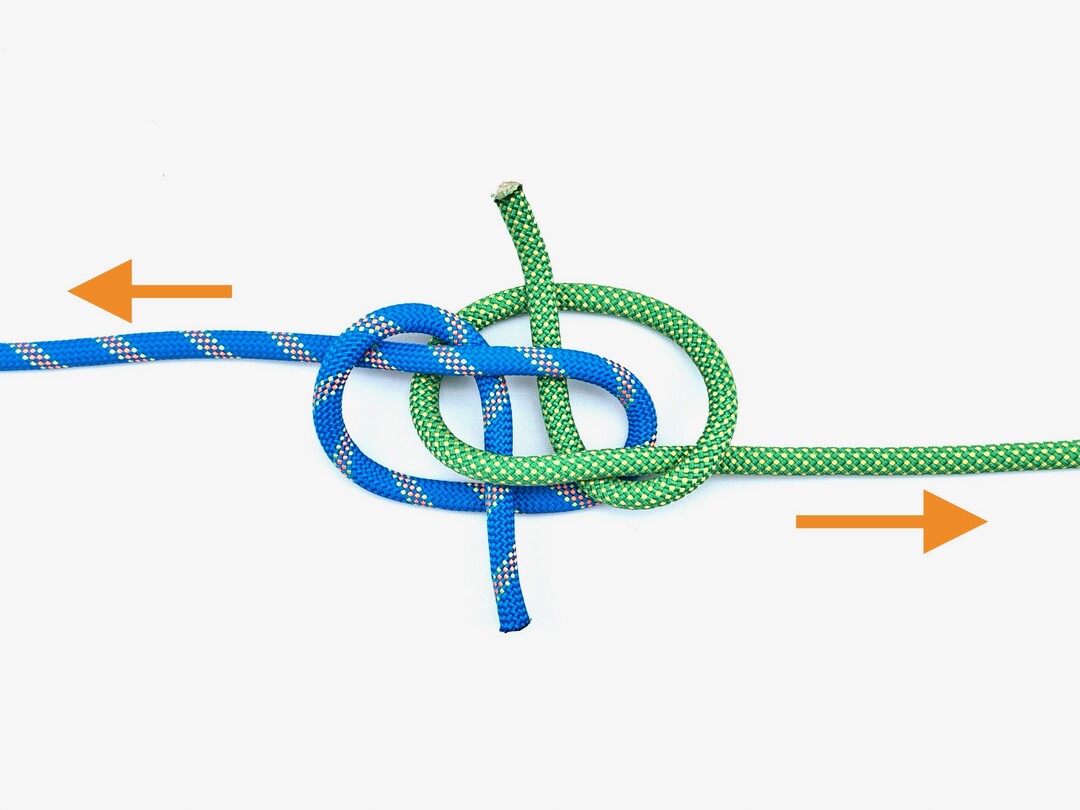 Step 4 of tying the Hunter's Bend knot - detailed visual instruction