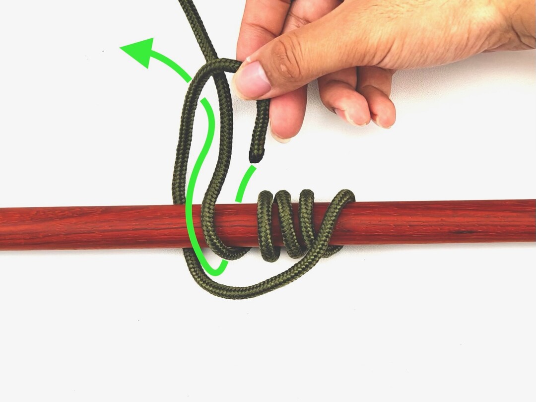 Step 5 of tying the Icicle Hitch knot - detailed visual instruction