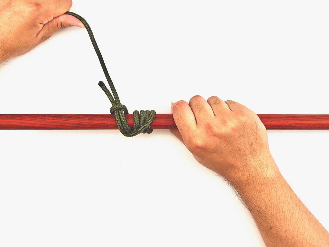 Step 6 of tying the Icicle Hitch knot - detailed visual instruction