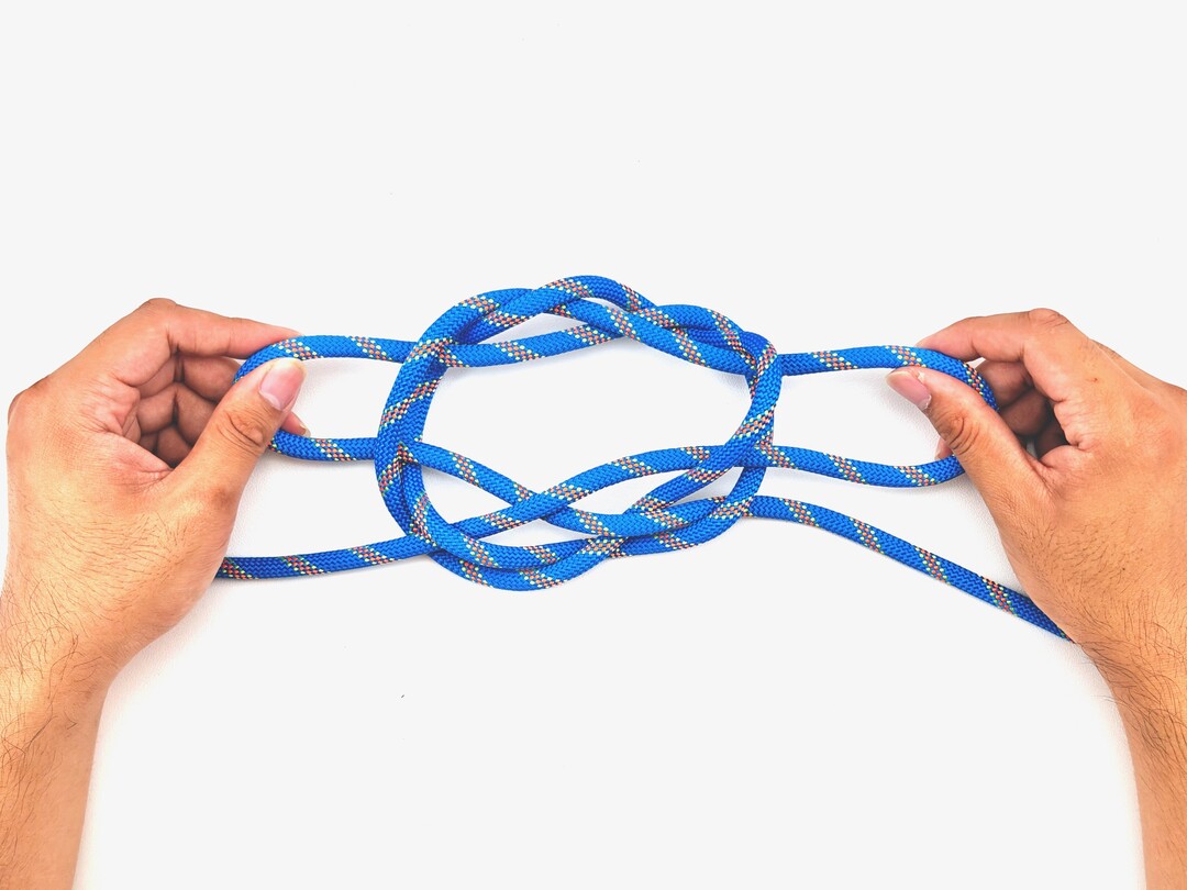 Step 4 of tying the Jury Mast Knot knot - detailed visual instruction