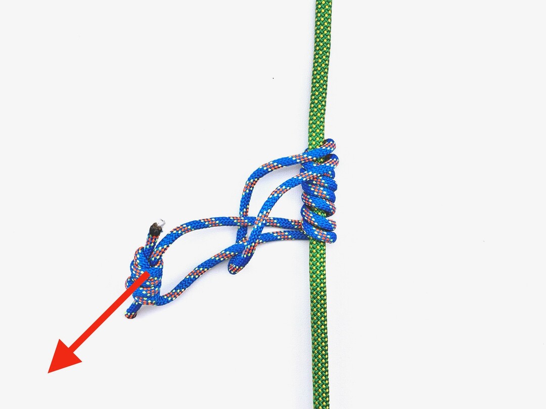 Step 4 of tying the Klemheist Knot knot - detailed visual instruction