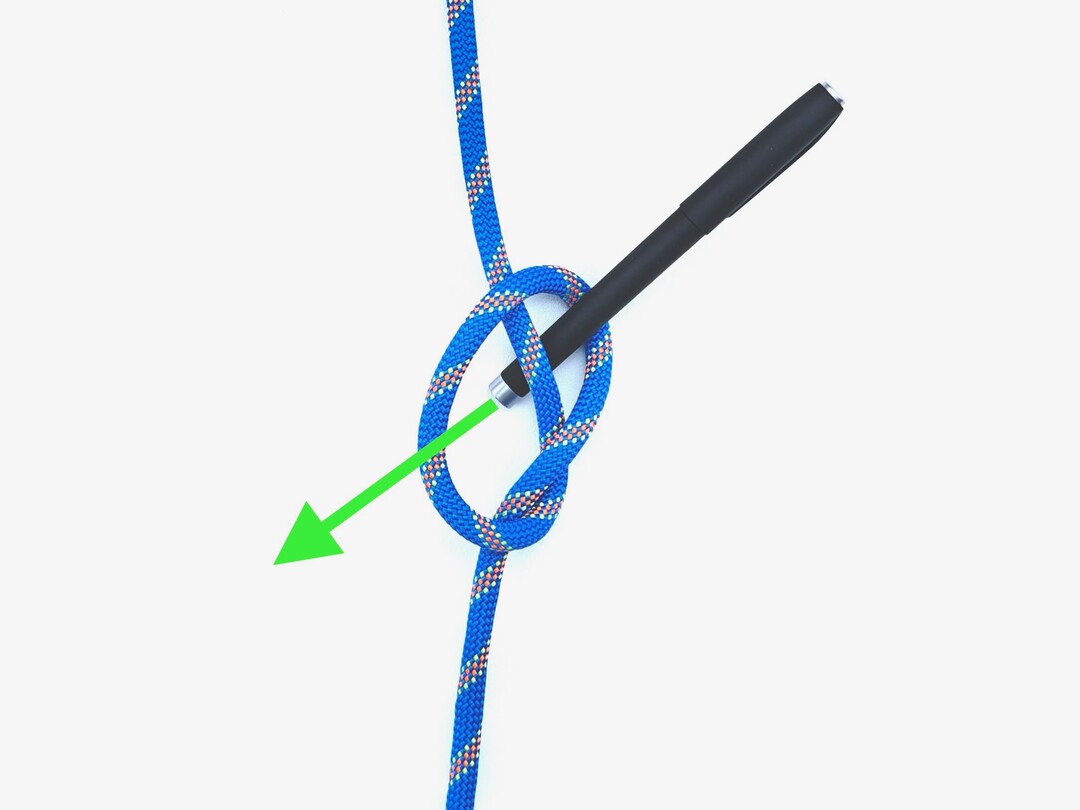Step 3 of tying the Marlinspike Hitch knot - detailed visual instruction
