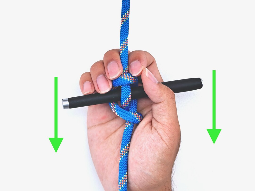 Step 5 of tying the Marlinspike Hitch knot - detailed visual instruction