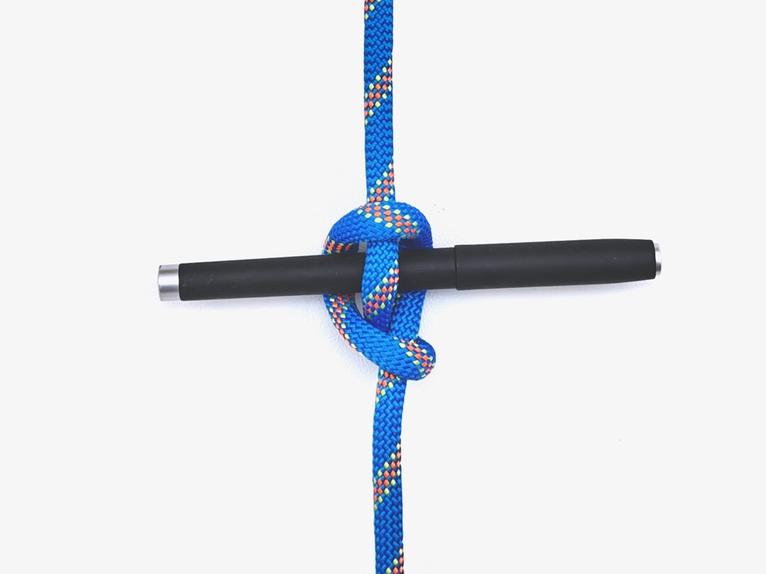 Marlinspike Hitch - Hitch knot tying instructions