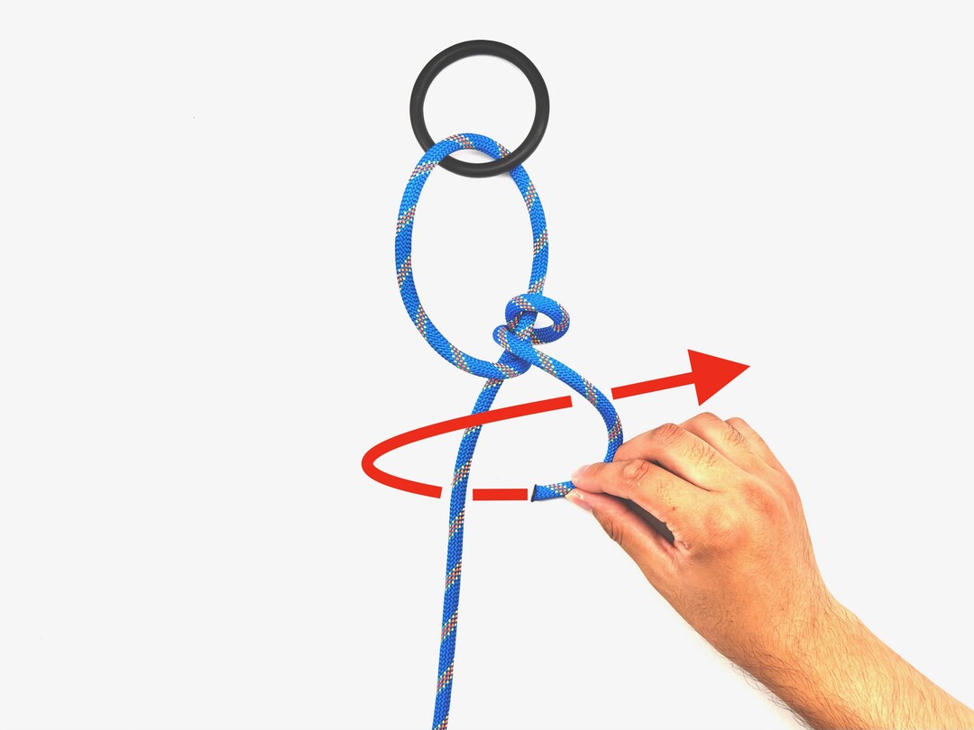 Step 2 of tying the Midshipman's Hitch knot - detailed visual instruction