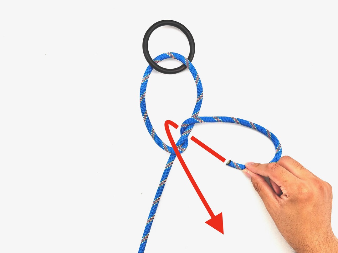 Step 3 of tying the Midshipman's Hitch knot - detailed visual instruction