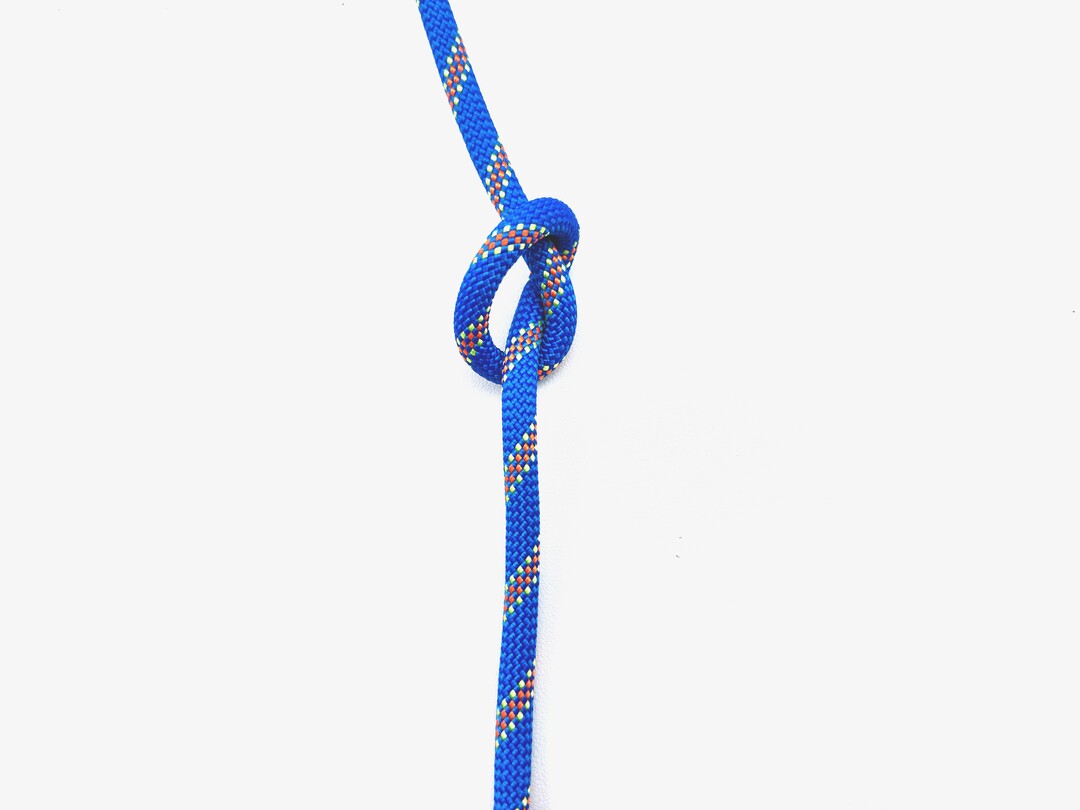 Overhand Knot - Stopper knot tying instructions