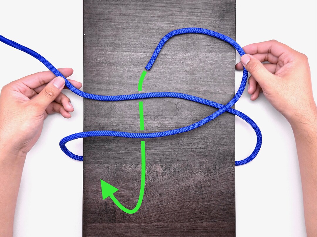 Step 2 of tying the Packer's Knot knot - detailed visual instruction