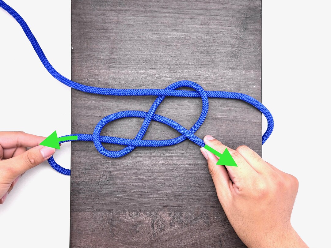 Step 4 of tying the Packer's Knot knot - detailed visual instruction