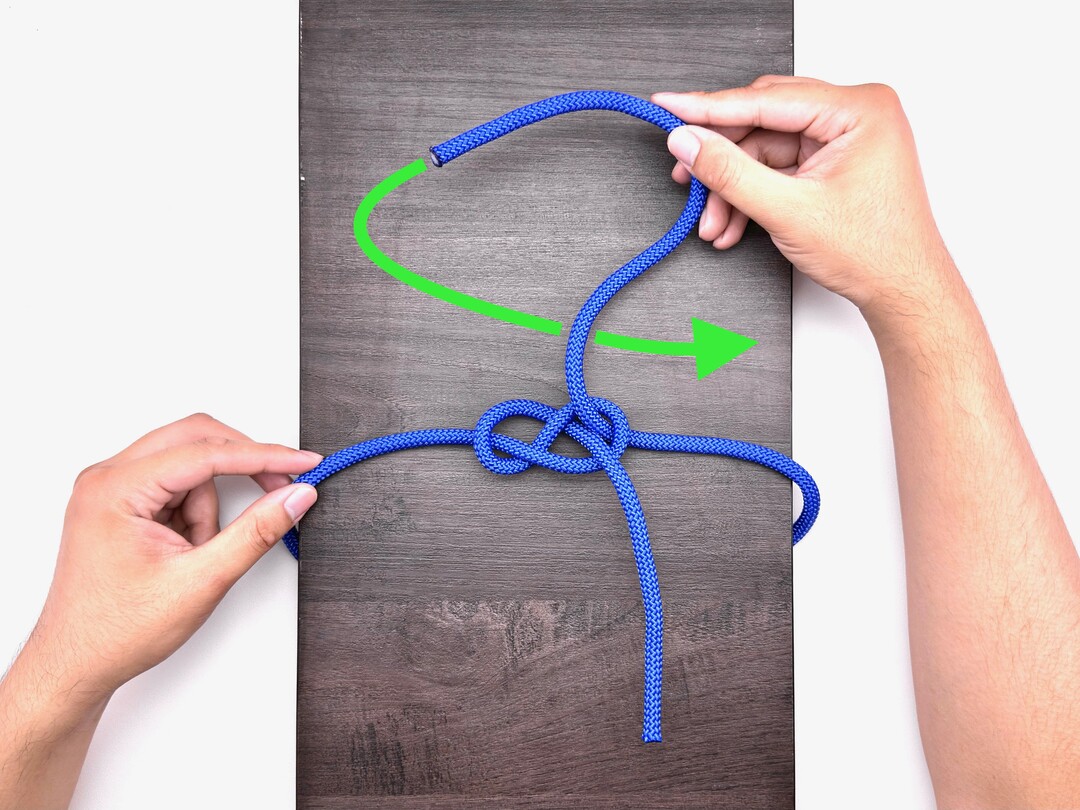 Step 5 of tying the Packer's Knot knot - detailed visual instruction