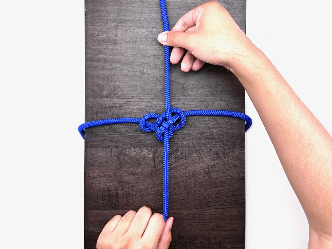 Step 8 of tying the Packer's Knot knot - detailed visual instruction