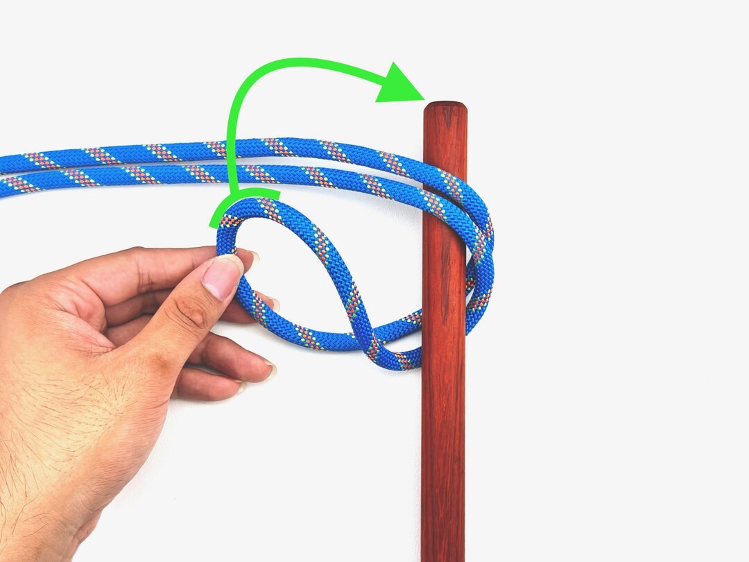 Step 2 of tying the Pile Hitch knot - detailed visual instruction