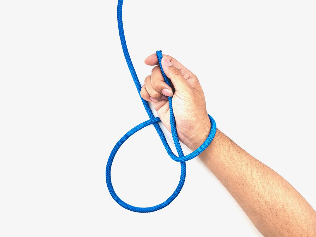 Step 5 of tying the Portuguese Bowline knot - detailed visual instruction