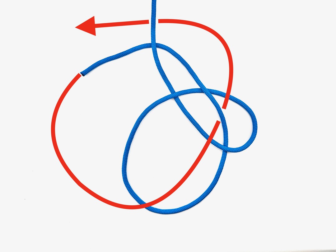 Step 7 of tying the Portuguese Bowline knot - detailed visual instruction