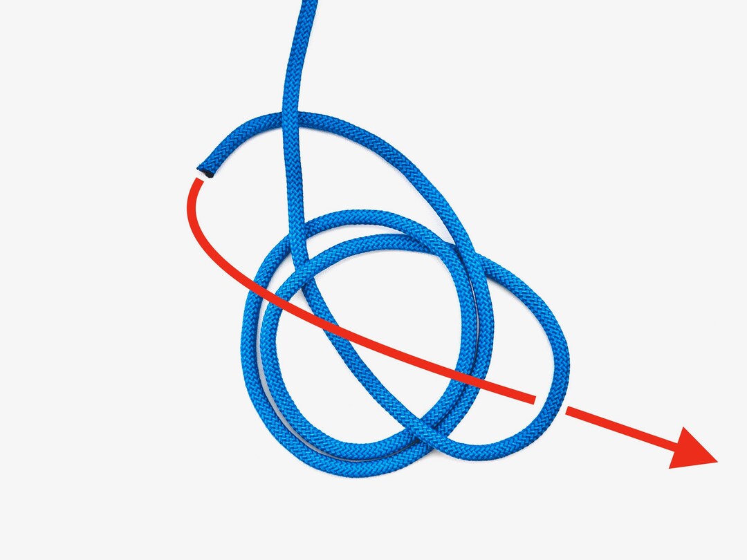 Step 8 of tying the Portuguese Bowline knot - detailed visual instruction