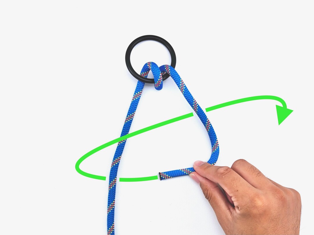 Step 2 of tying the Round Turn & Two Half Hitches knot - detailed visual instruction