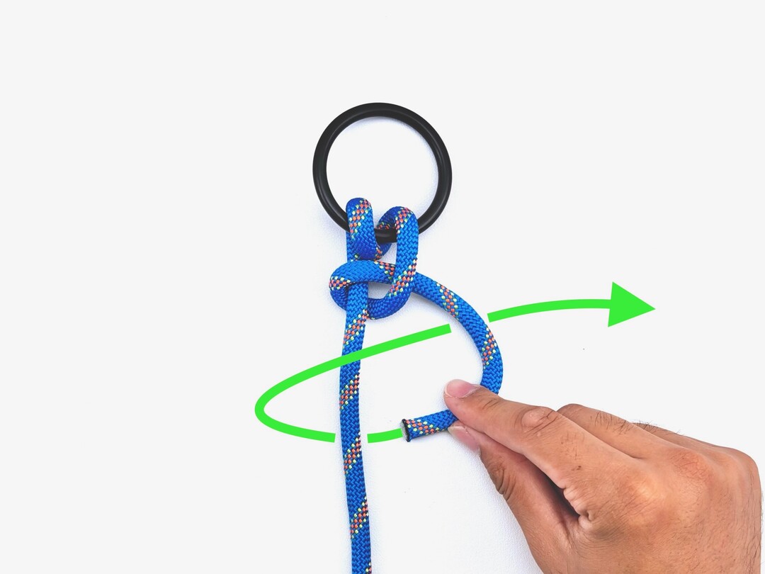 Step 3 of tying the Round Turn & Two Half Hitches knot - detailed visual instruction