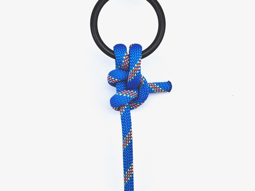 Round Turn & Two Half Hitches - Complete knot tying instructions