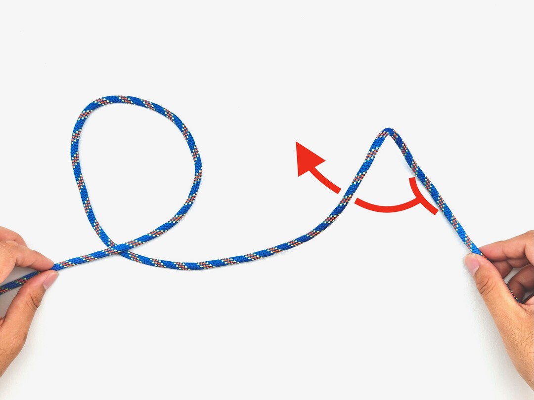 Step 1 of tying the Sheepshank knot - detailed visual instruction