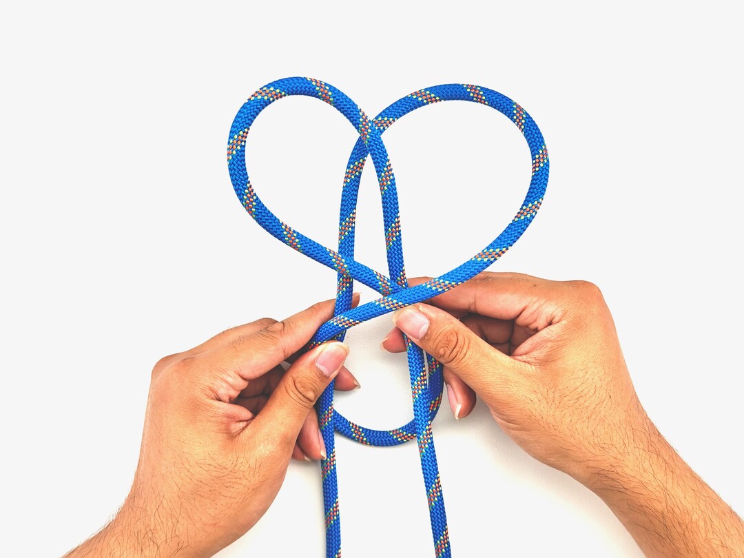 Step 7 of tying the Spanish Bowline knot - detailed visual instruction