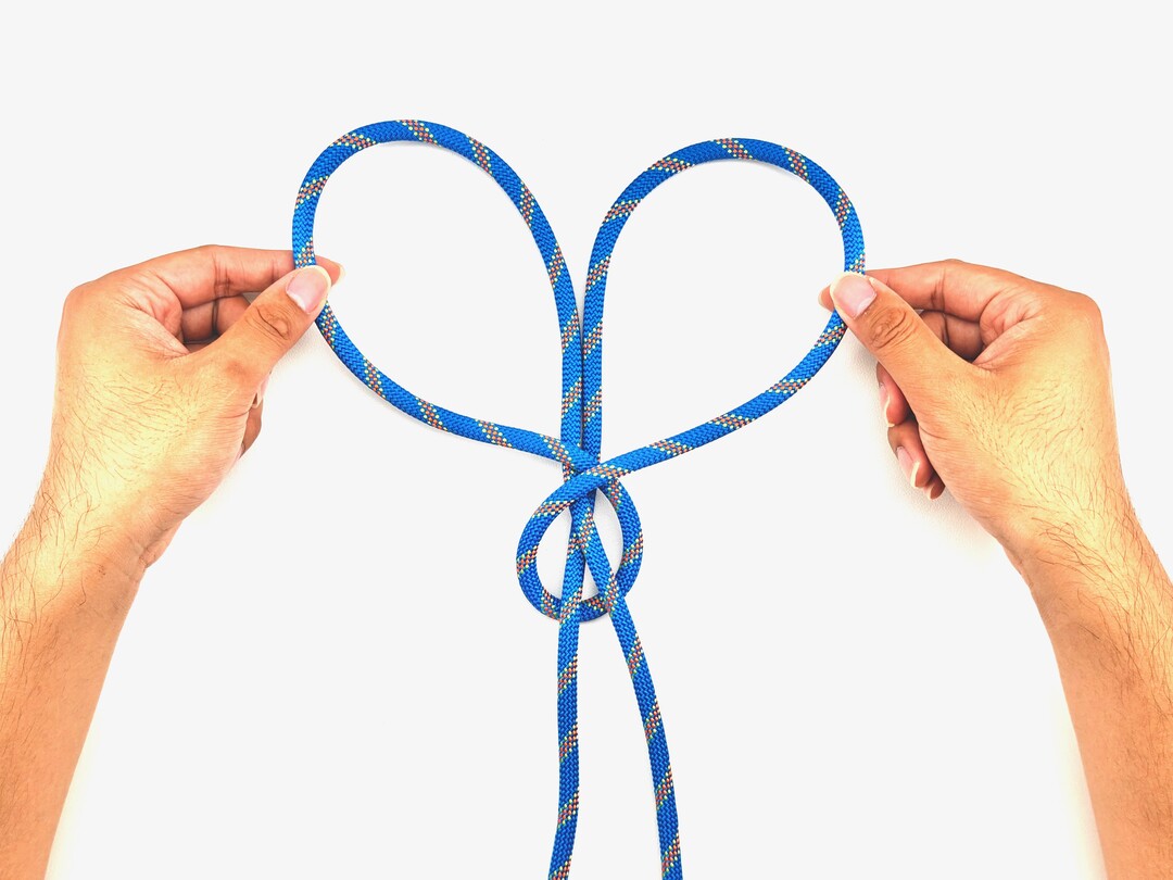 Step 8 of tying the Spanish Bowline knot - detailed visual instruction
