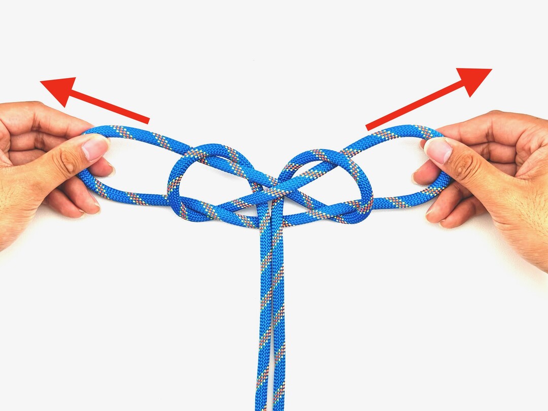 Step 11 of tying the Spanish Bowline knot - detailed visual instruction