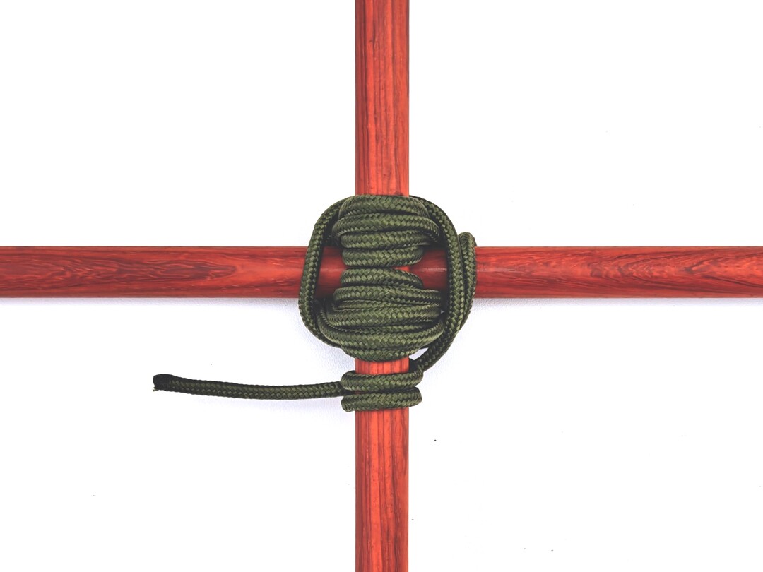 Square Lashing - Lashing knot tying instructions