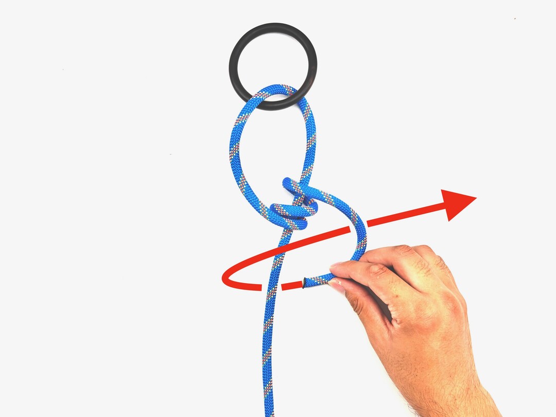 Step 3 of tying the Taut-line Hitch knot - detailed visual instruction