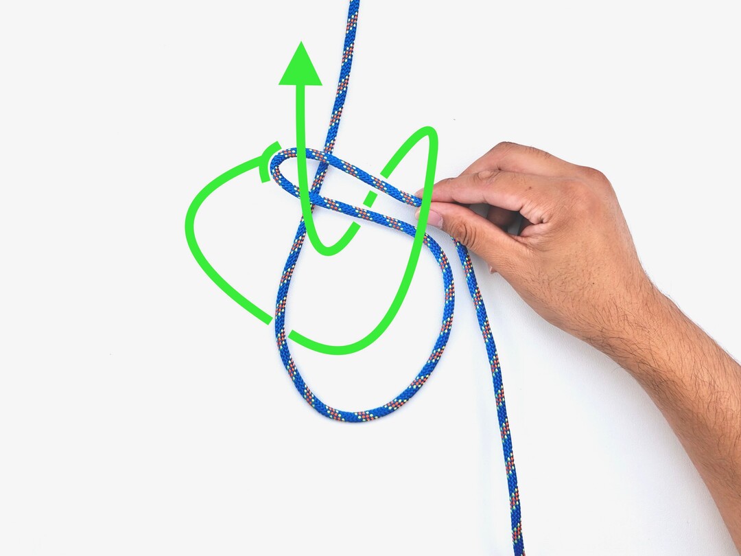 Step 1 of tying the Trucker's Hitch (Quick Release) knot - detailed visual instruction