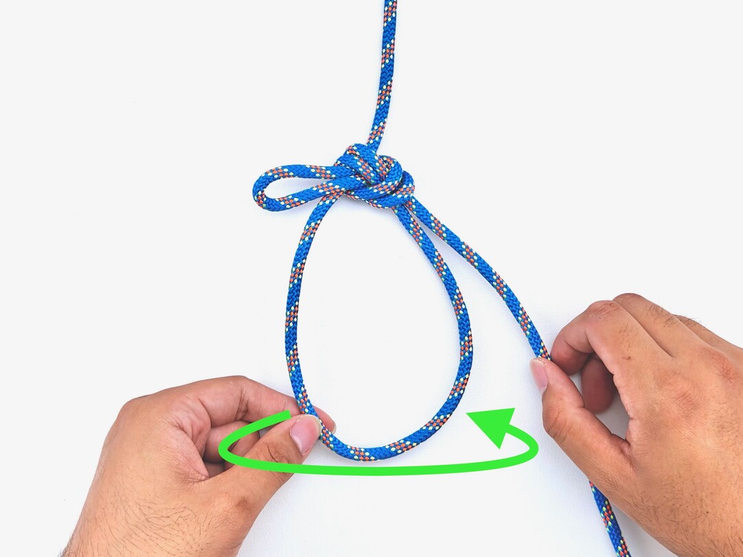 Step 2 of tying the Trucker's Hitch (Quick Release) knot - detailed visual instruction