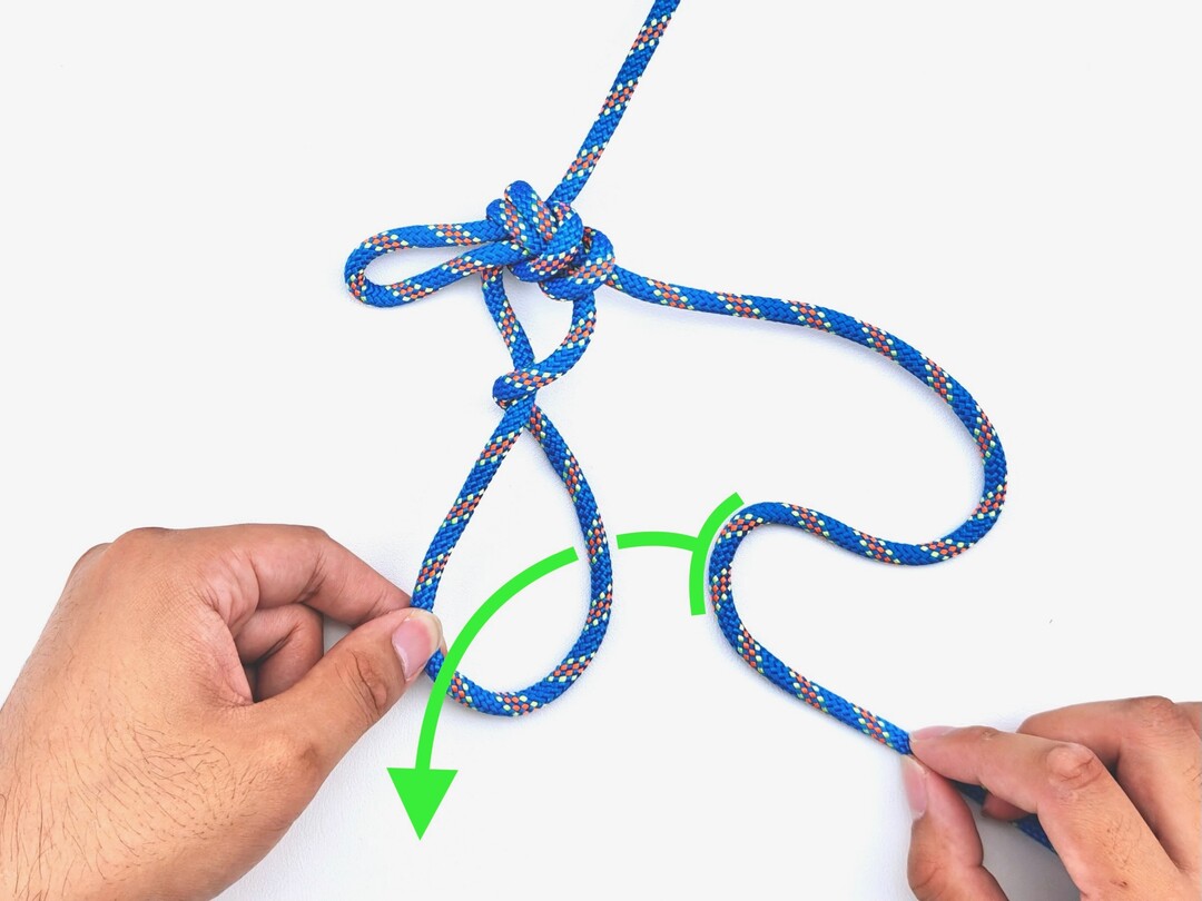 Step 3 of tying the Trucker's Hitch (Quick Release) knot - detailed visual instruction
