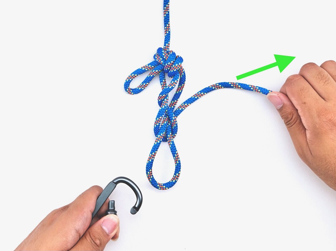 Step 4 of tying the Trucker's Hitch (Quick Release) knot - detailed visual instruction