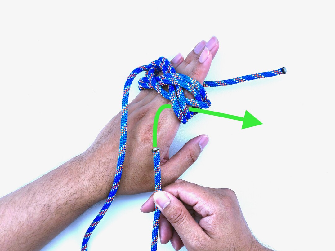 Step 18 of tying the Turk's Head (3-Lead 4-Bight) knot - detailed visual instruction