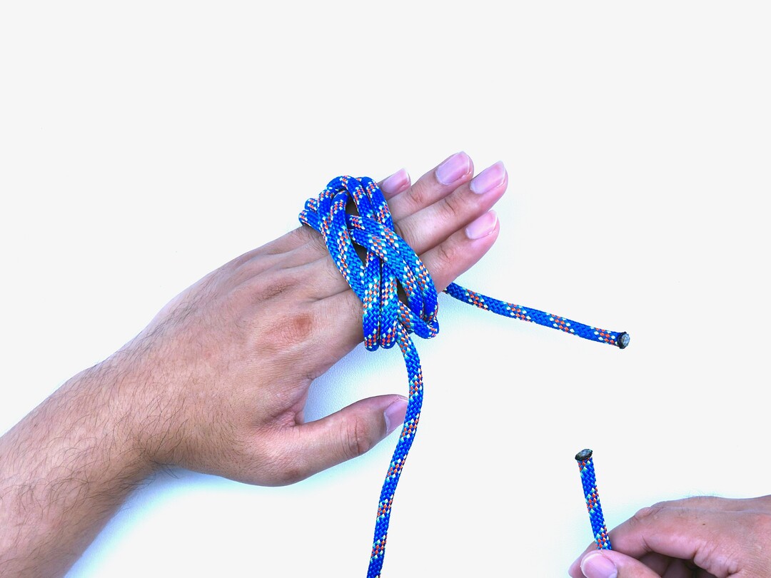 Step 19 of tying the Turk's Head (3-Lead 4-Bight) knot - detailed visual instruction