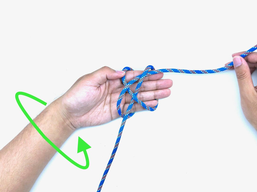 Step 4 of tying the Turk's Head (3-Lead 4-Bight) knot - detailed visual instruction