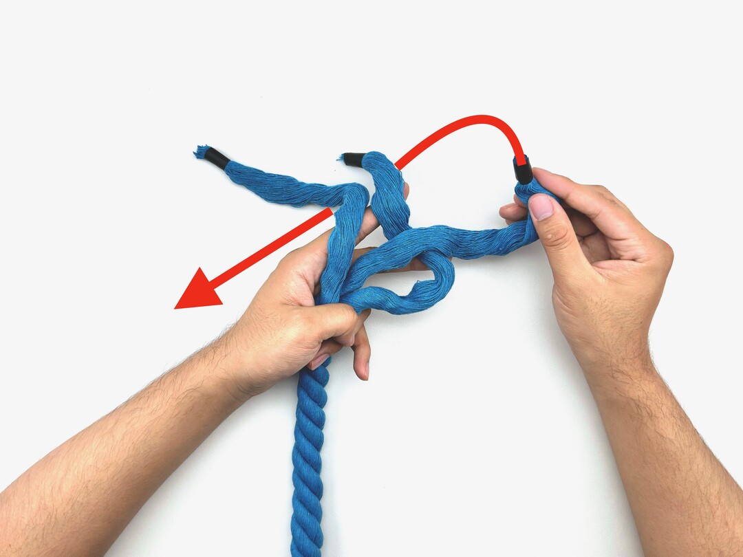 Step 4 of tying the Wall Knot knot - detailed visual instruction