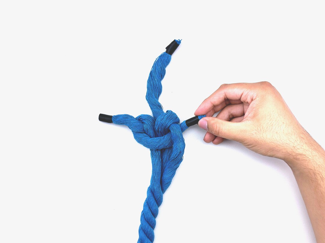 Step 7 of tying the Wall Knot knot - detailed visual instruction
