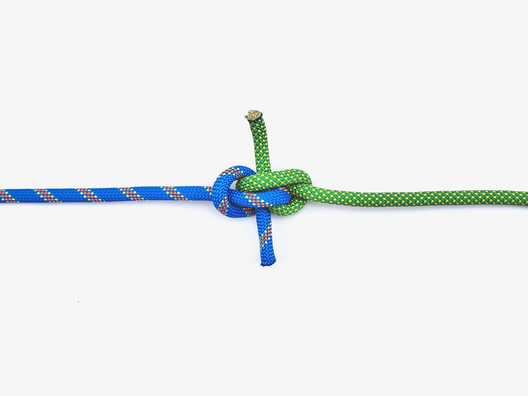 Step 5 of tying the Zeppelin Bend knot - detailed visual instruction